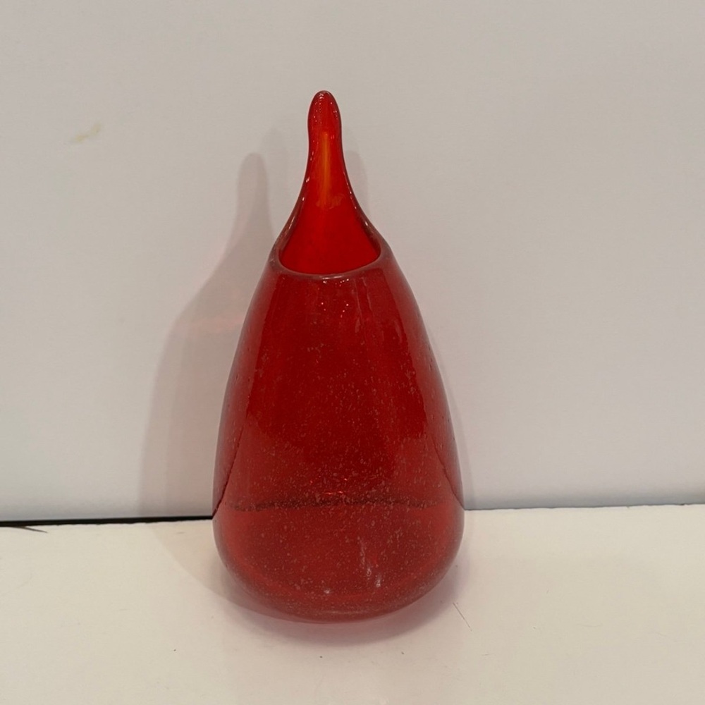 RED, HAND BLOWN 6.5” SEED GLASS BUD BEAK PITCHER BUD VASE